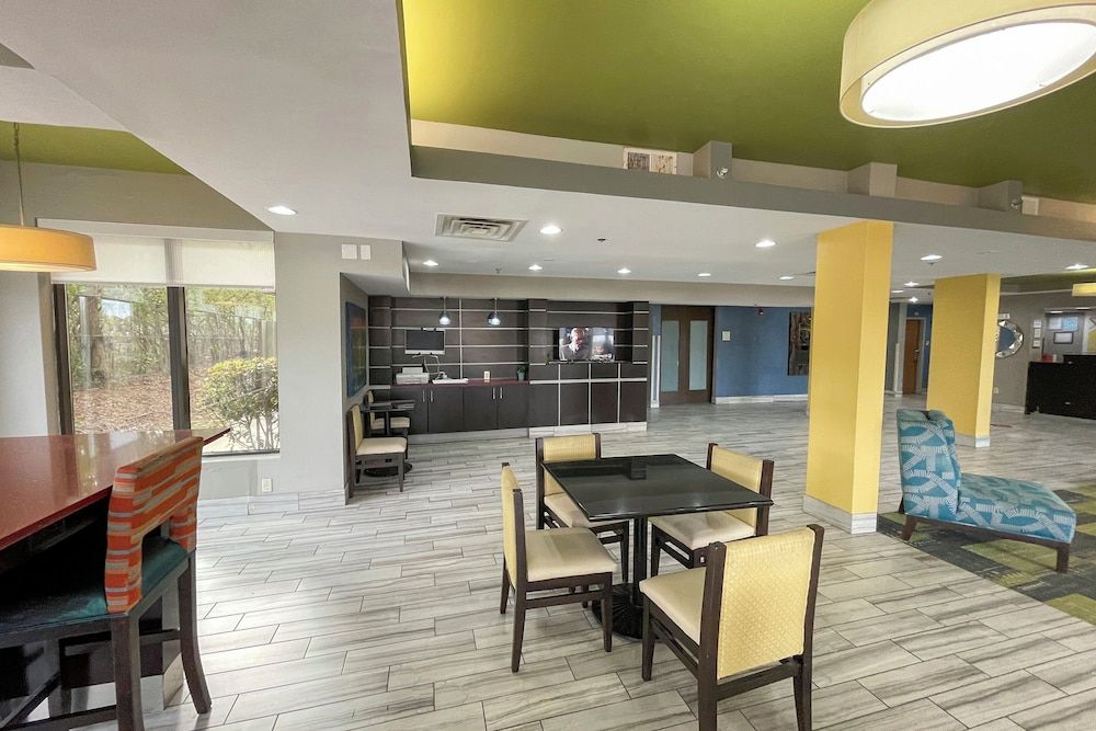 OYO Townhouse Jackson/Ridgeland 3