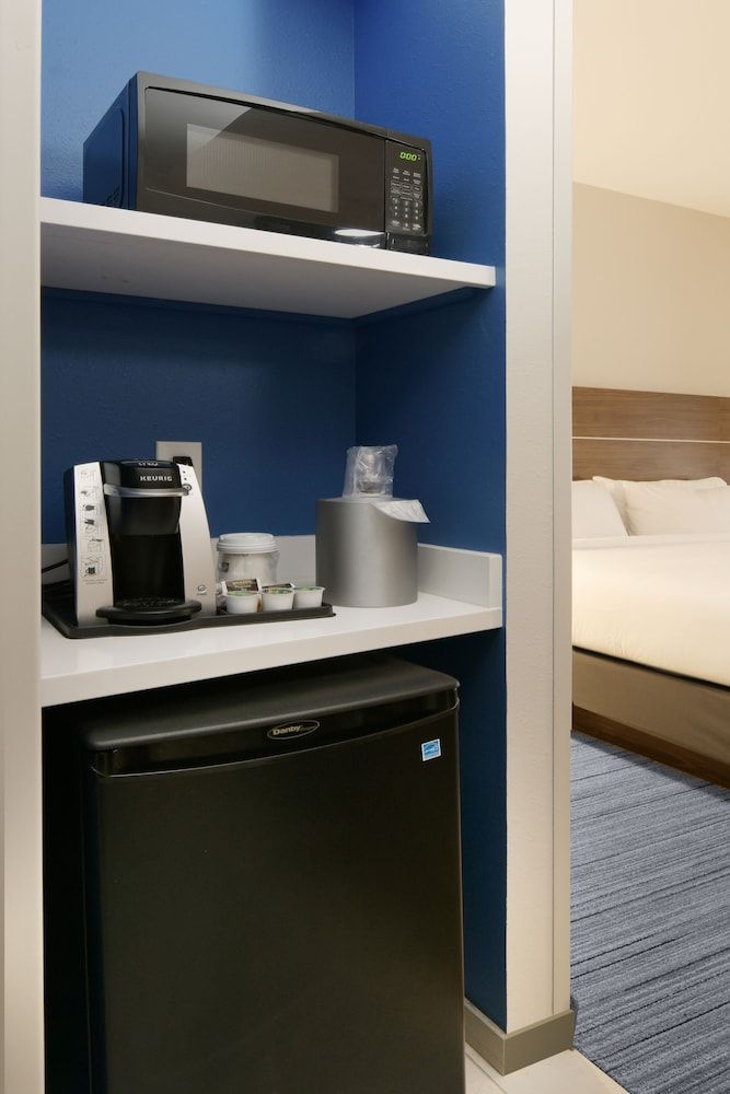 Holiday Inn Express & Suites Williamstown - Glassboro by IHG 3