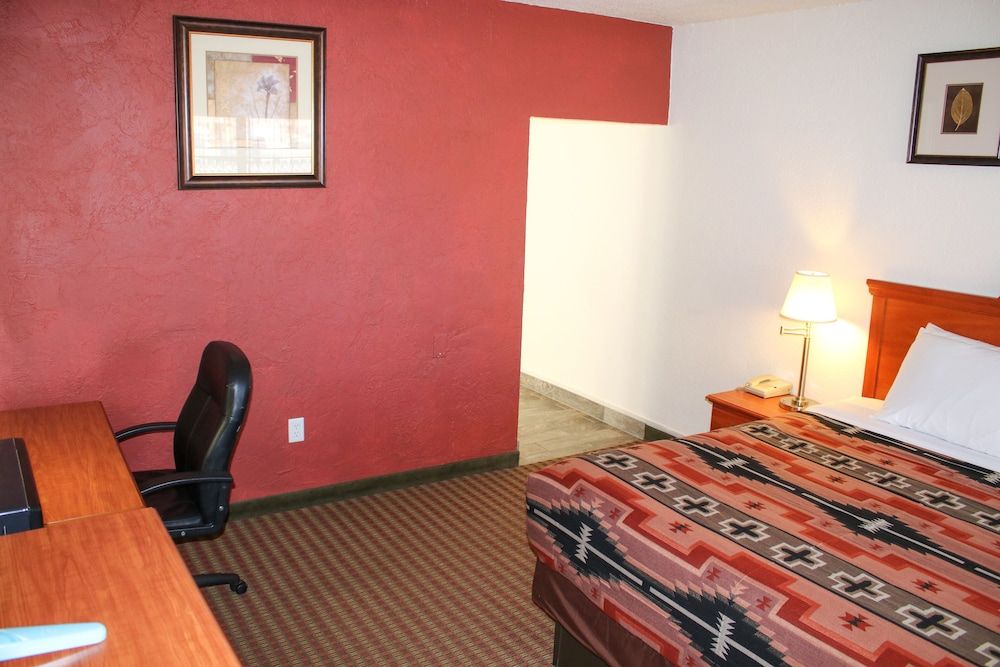 The Classic Desert Aire Hotel 3