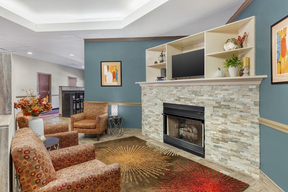 Best Western Plus Suites-Greenville 2
