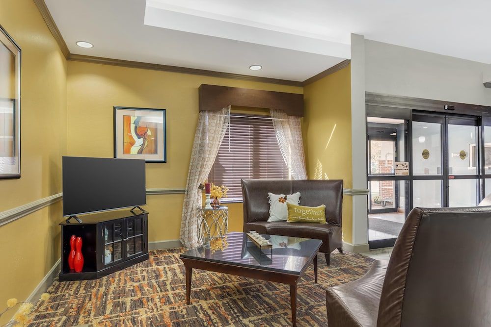 Best Western Plus Suites-Greenville 3