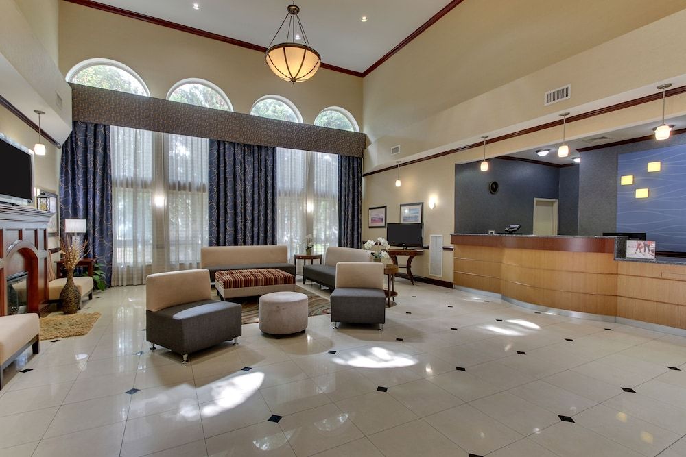 Holiday Inn Express & Suites Allentown West by IHG 3