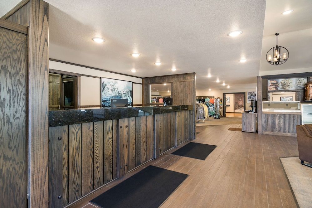 Best Western Golden Spike Inn & Suites 2