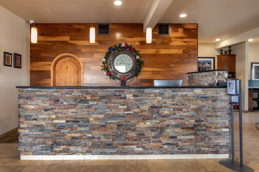 Best Western Swiss Clock Inn 3