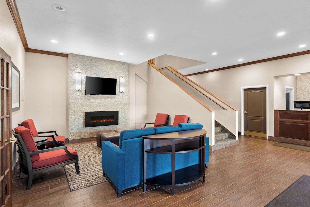 Comfort Inn & Suites Independence 3