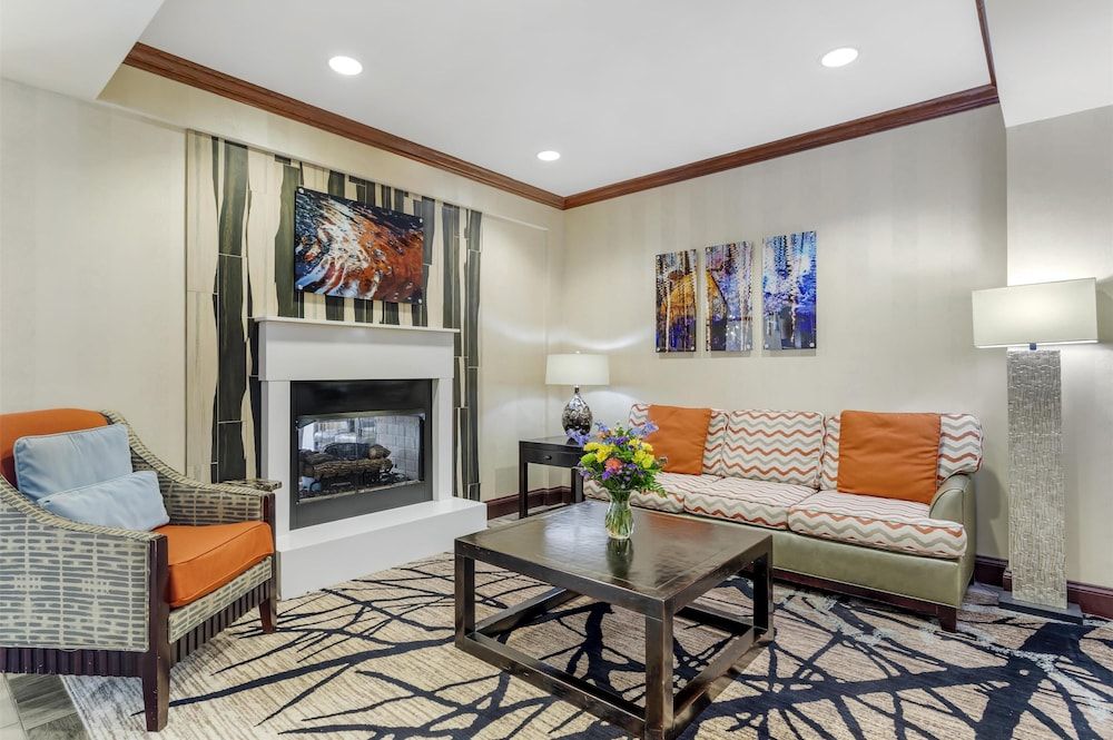 Best Western Plus River Escape Inn & Suites 2