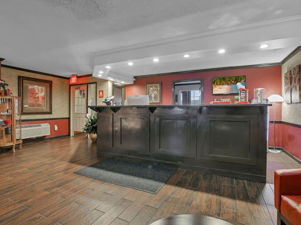 Red Roof Inn Uhrichsville 2