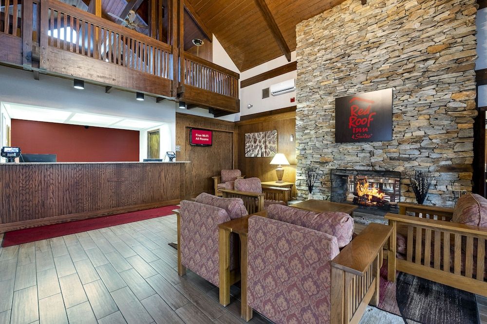 Red Roof Inn & Suites Hazleton 2