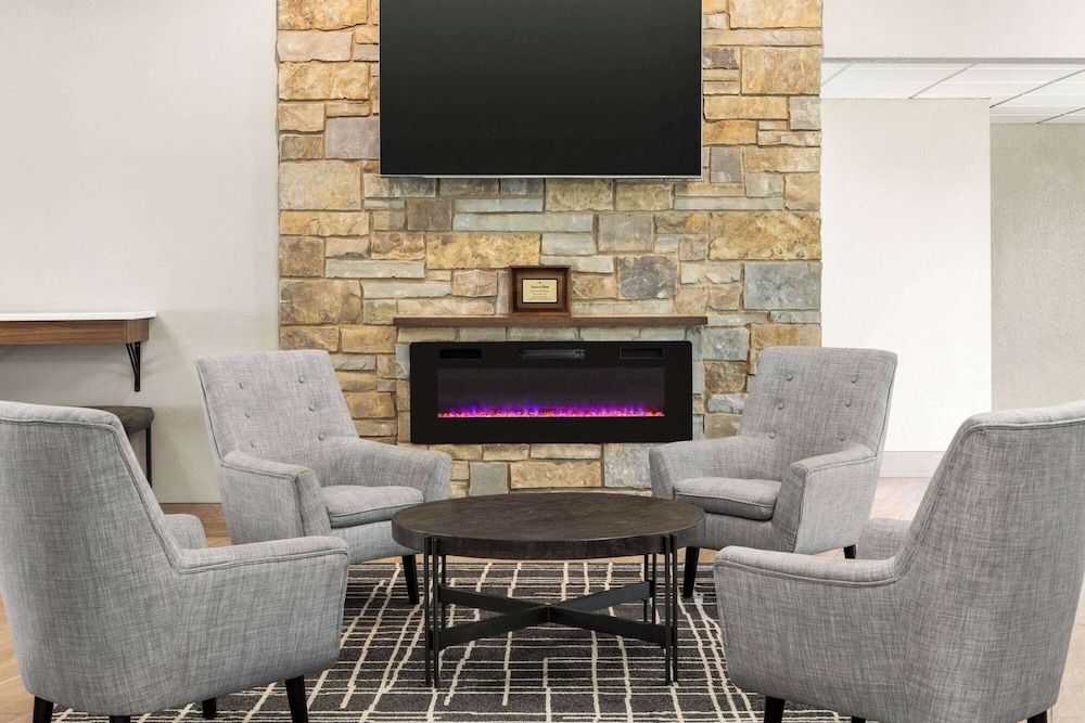 AmericInn by Wyndham La Crosse Riverfront-Conference Center 3