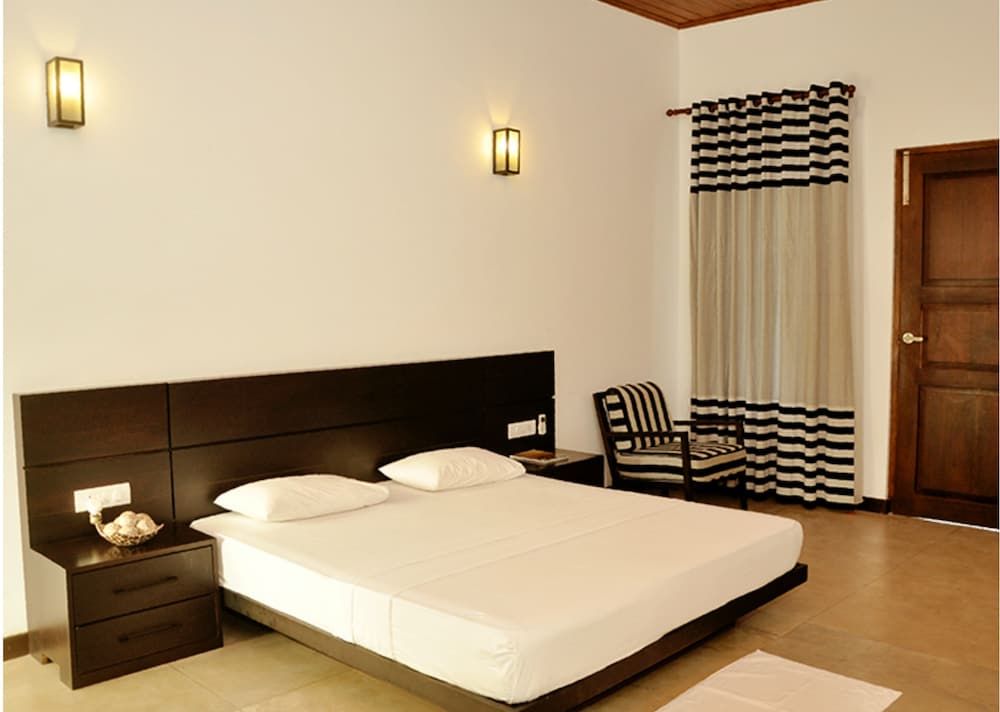 Lagoon Paradise Beach Resort 3