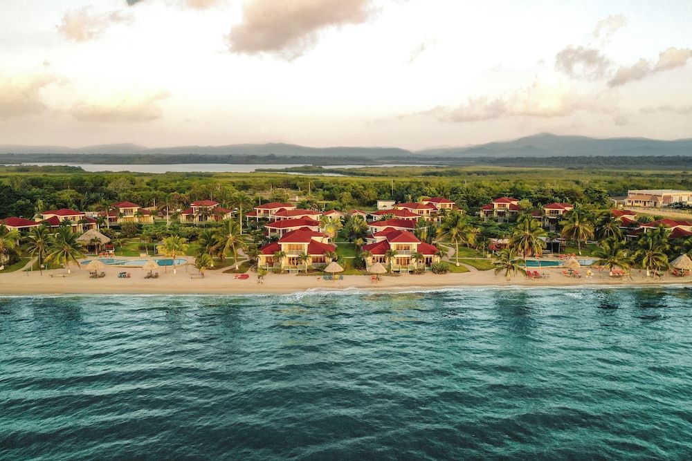 Hopkins Bay Resort 4 estrellas en Hopkins