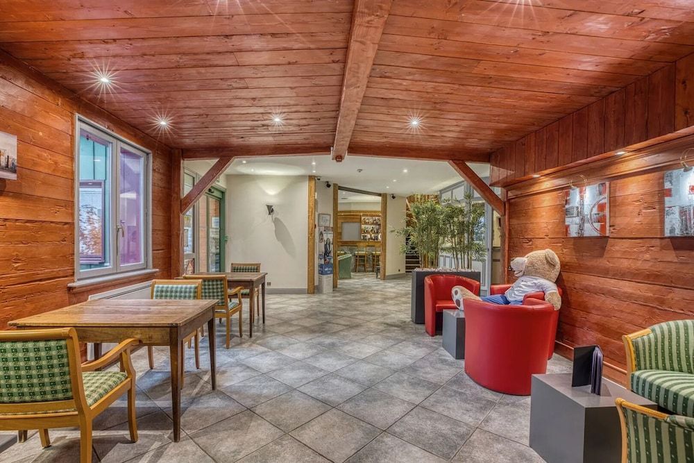 Brit Hotel Florimo 3