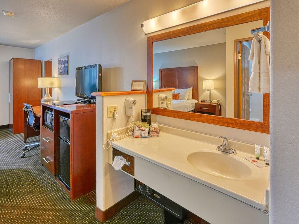Yellowstone River Inn & Suites 3