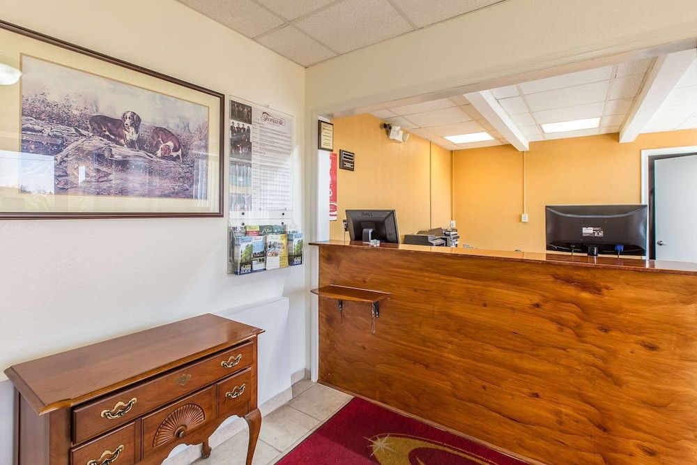 Econo Lodge Thomasville Area 3