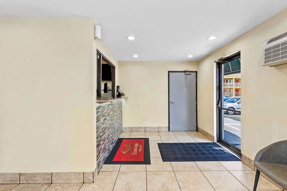 Econo Lodge Akron Copley Northwest 2