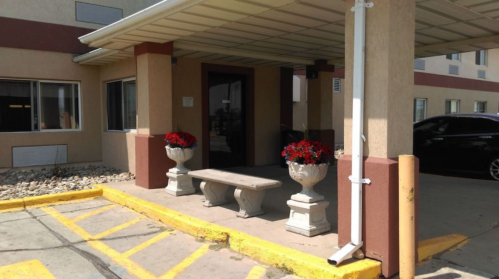 Econo Lodge West Fargo 2