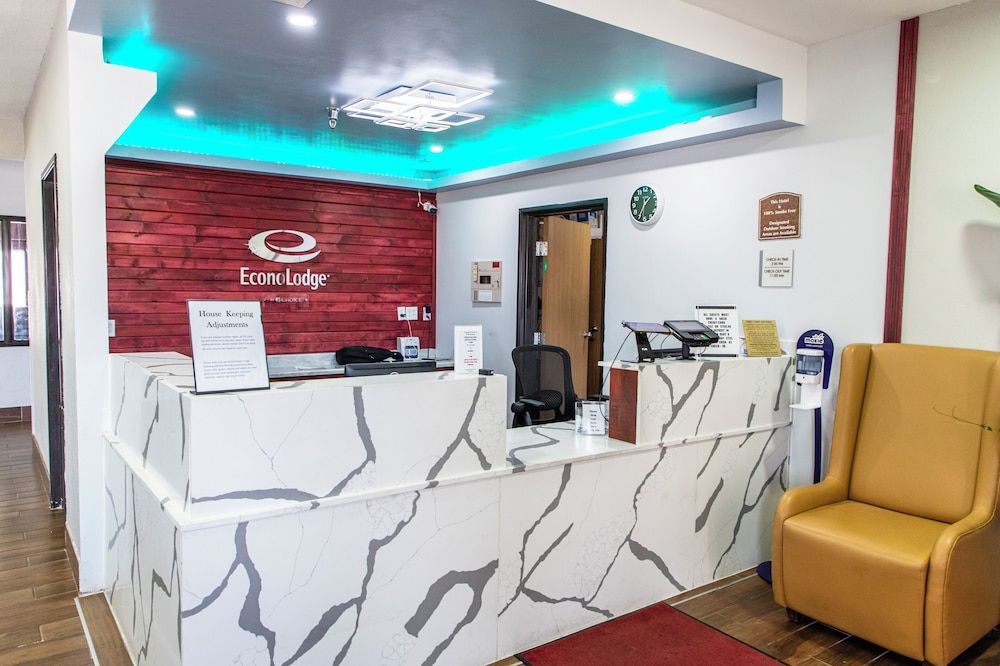 Econo Lodge West Fargo 3