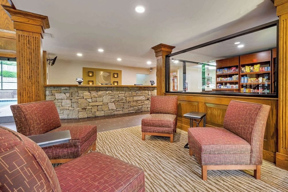 Comfort Suites Boone - University Area 3