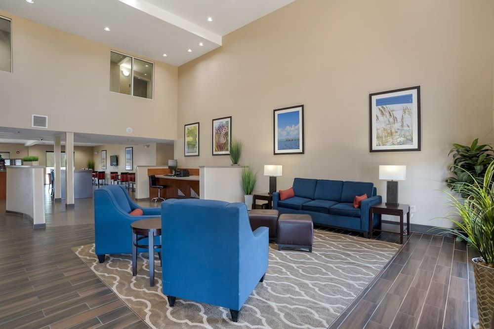 Comfort Suites Foley 3