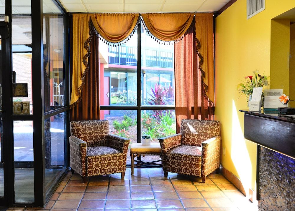 Quality Inn & Suites Gulf Breeze Bayside near Pensacola Beach 2