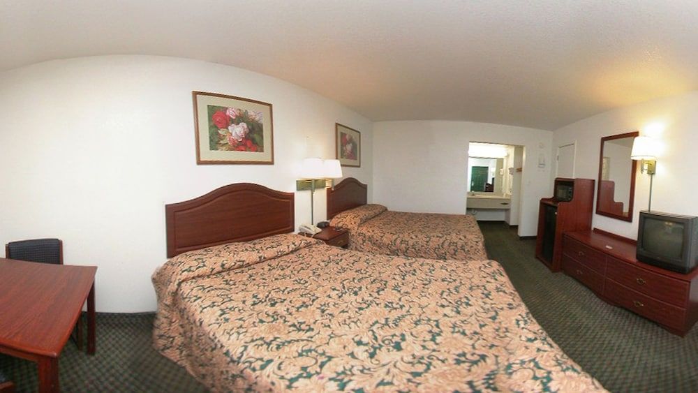 Econo Lodge Bartlesville Hwy 75 3
