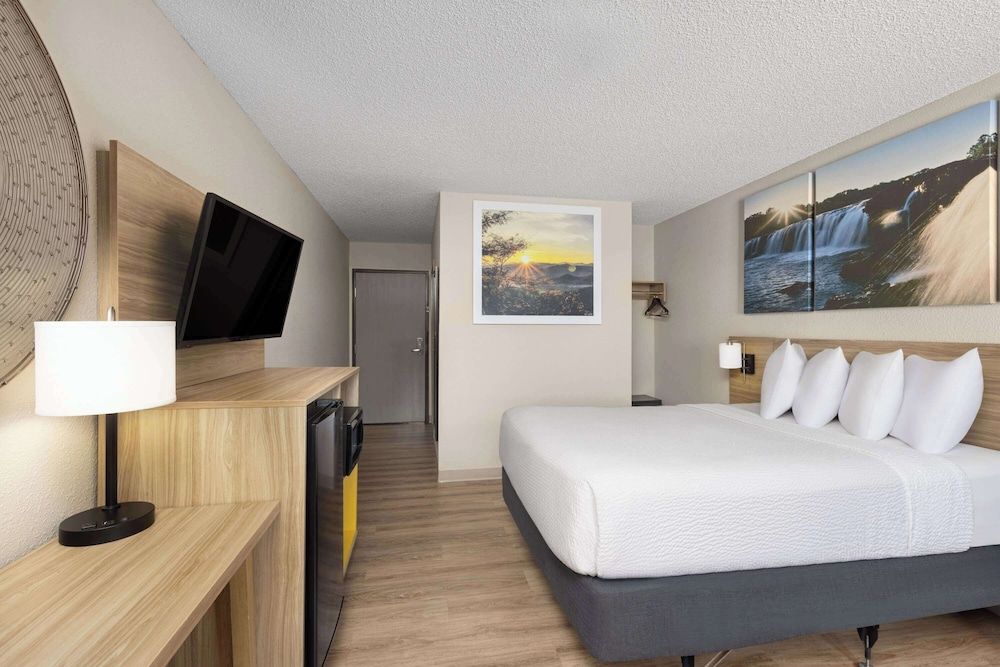 Days Inn By Wyndham Carthage 3