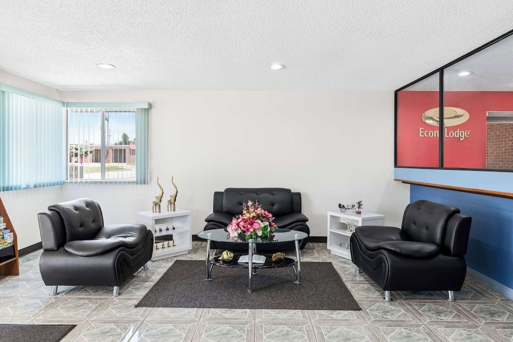 Econo Lodge Emporia Area 3