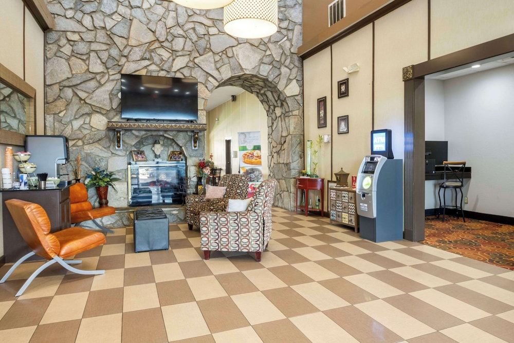 Quality Suites Convention Center Eastside 2