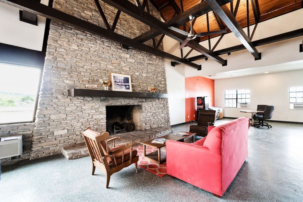 OYO Hotel Junction TX I-10 3