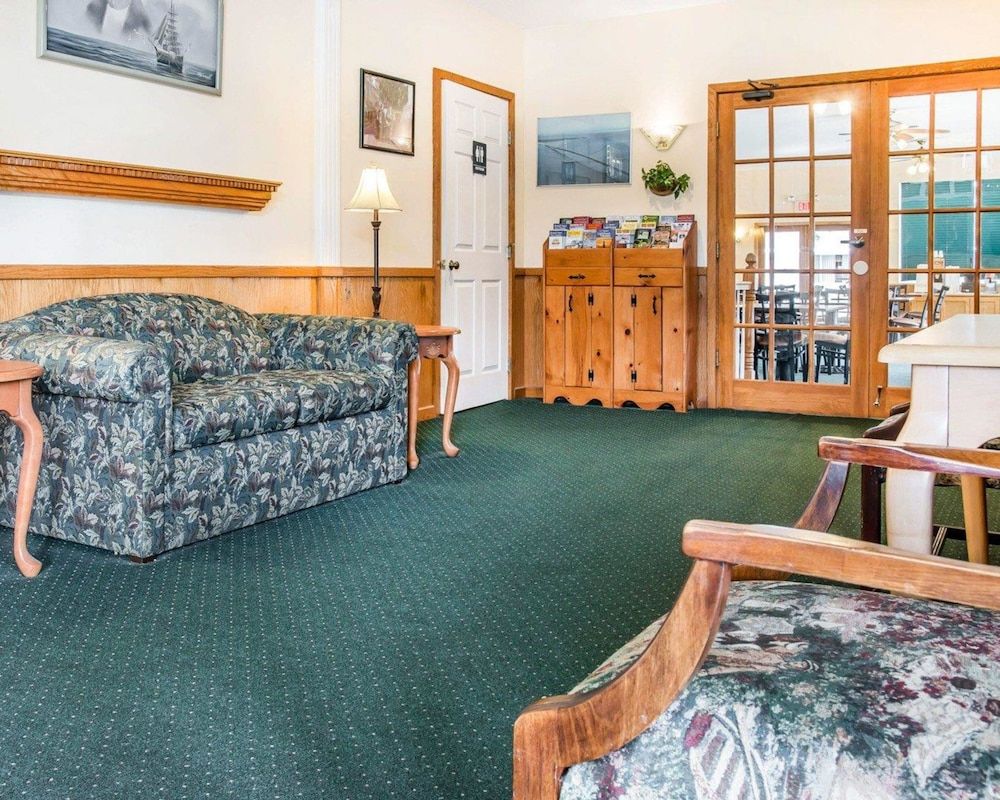 Quality Inn & Suites Beachfront 3