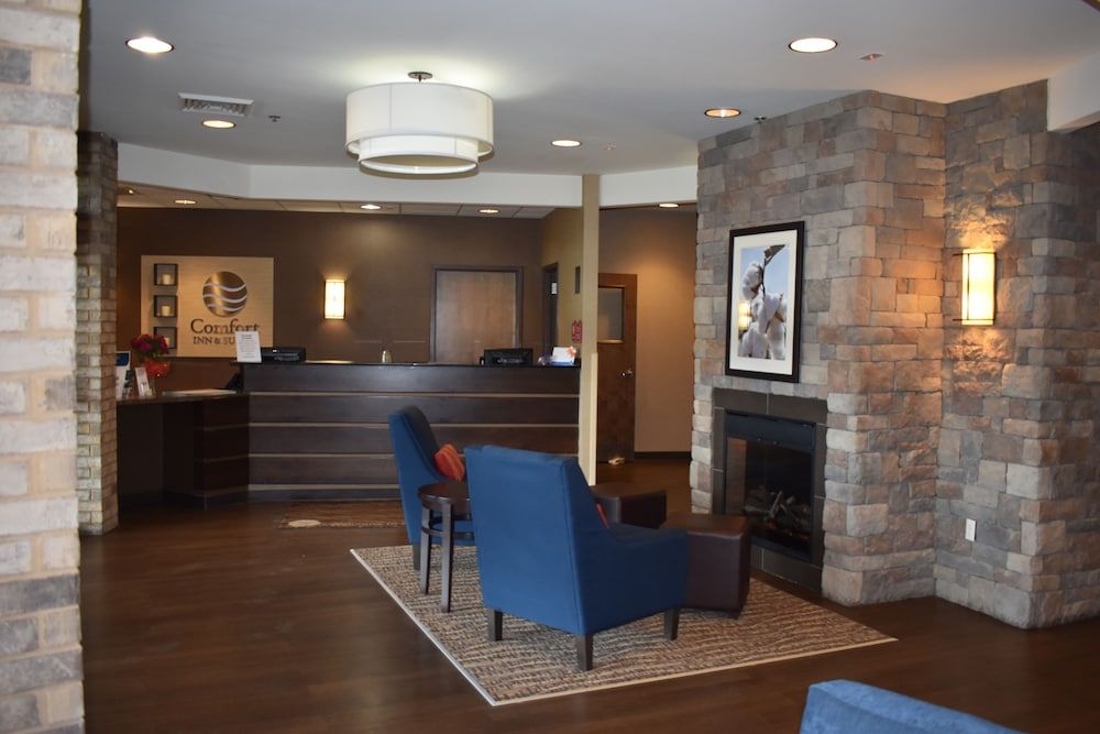 Comfort Inn and Suites Near Lake Guntersville 2
