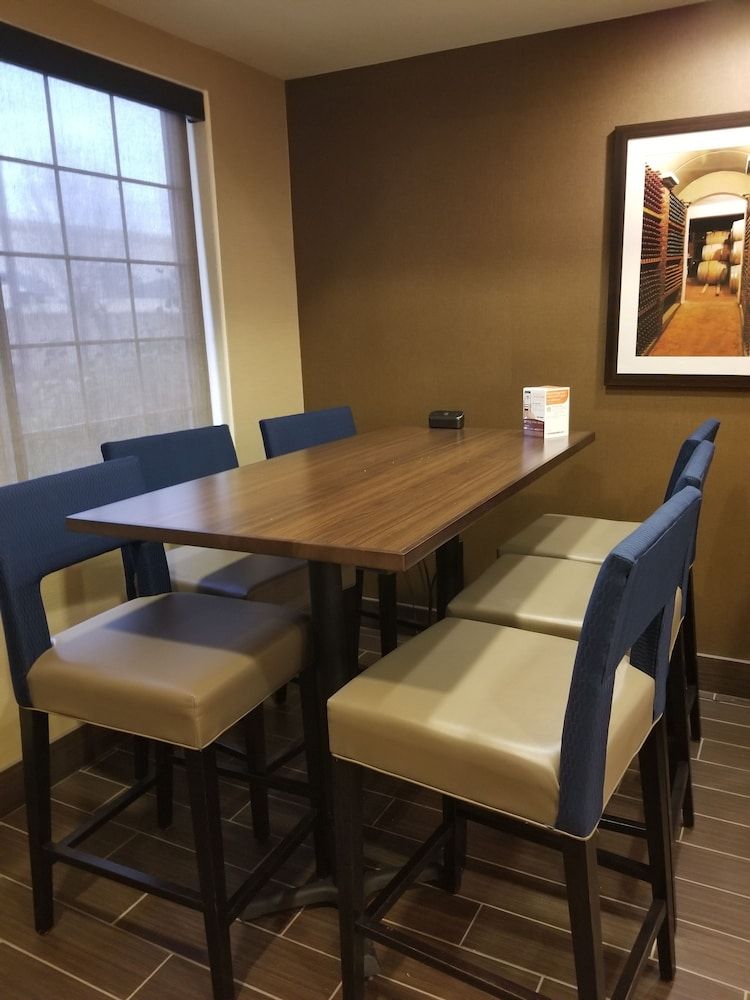 Comfort Inn & Suites Galt - Lodi North 3