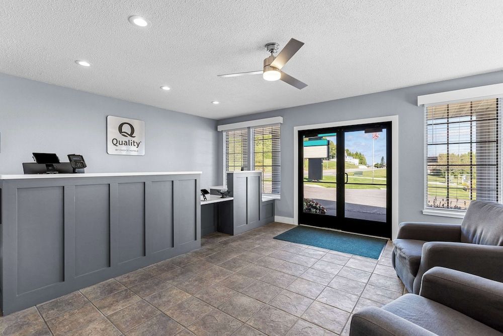 Quality Inn Lakefront 3