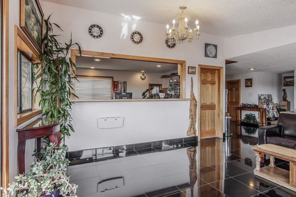 Econo Lodge Inn & Suites Madras 3