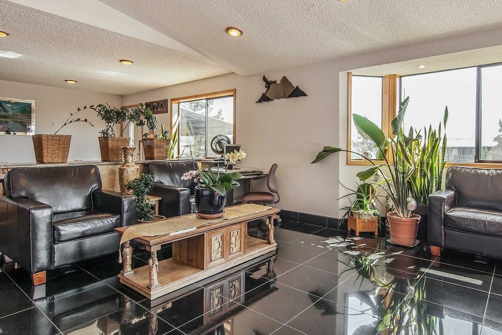 Econo Lodge Inn & Suites Madras 2