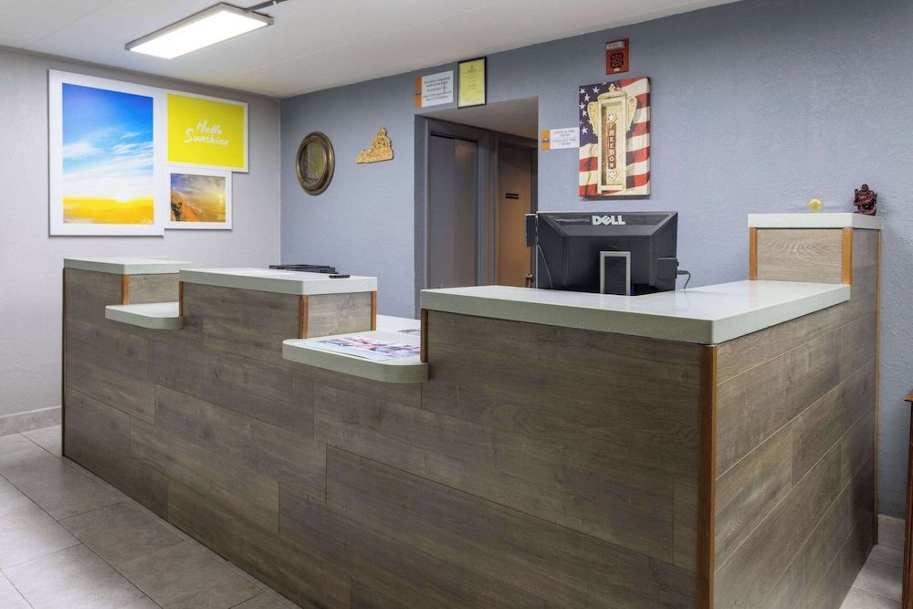 Days Inn by Wyndham Winchester North 2