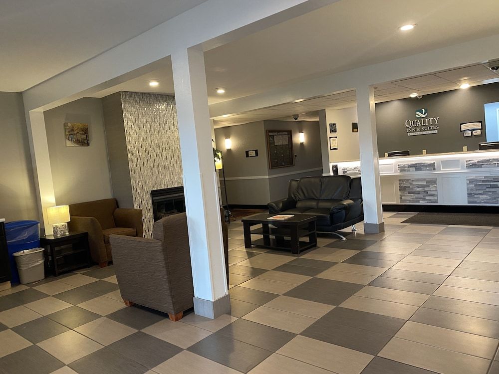 Quality Inn Mauston I-90 2