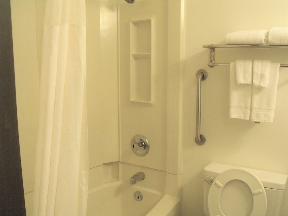 Clarion Pointe Winslow I-40 2