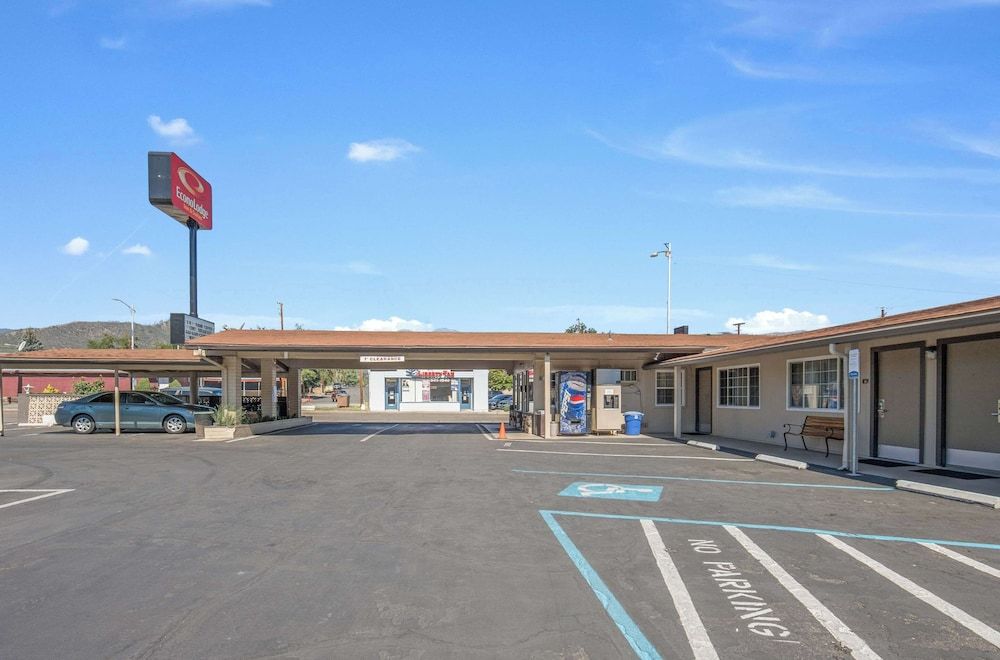 Econo Lodge Inn & Suites 2 estrelas em Yreka