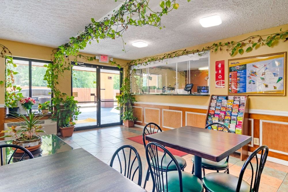 Econo Lodge Decatur - Atlanta East 3