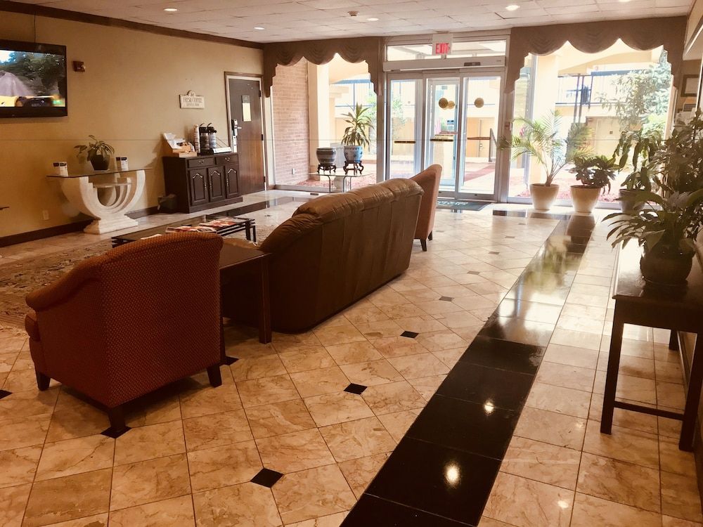 Quality Inn & Suites Conference Center Statesboro Historic District 2