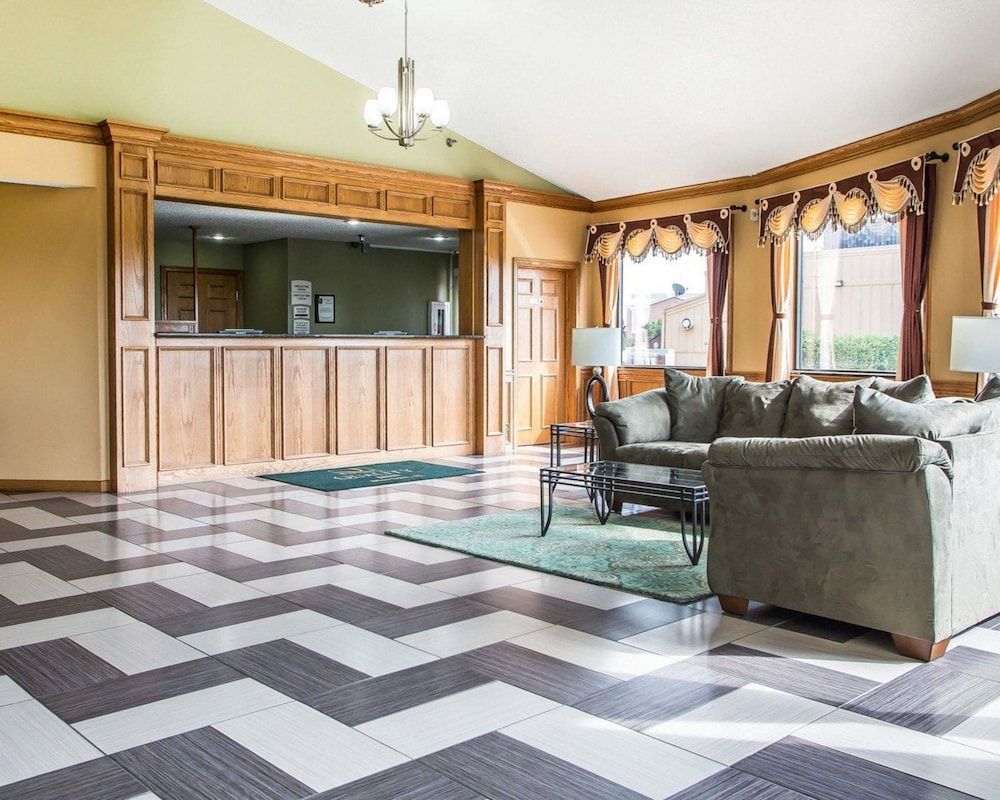 Quality Inn Morton at I-74 3