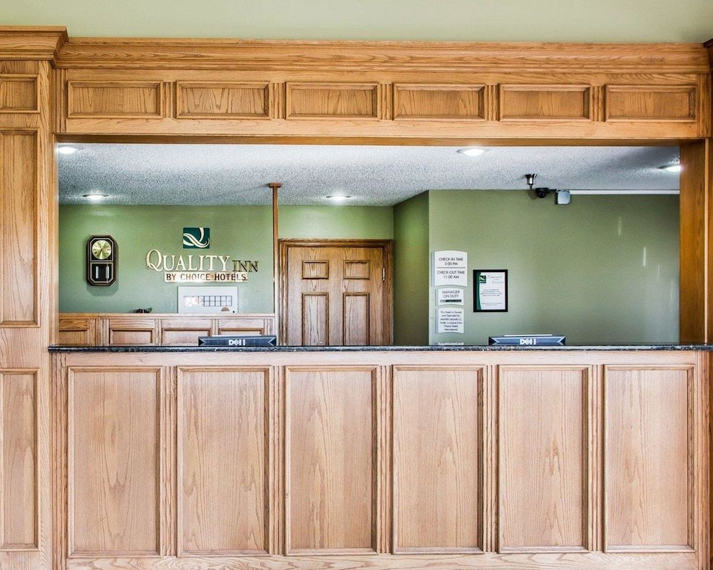 Quality Inn Morton at I-74 2