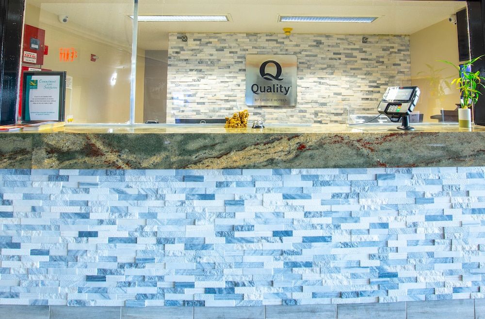 Quality Inn & Suites Woodstock Near Lake Geneva 3