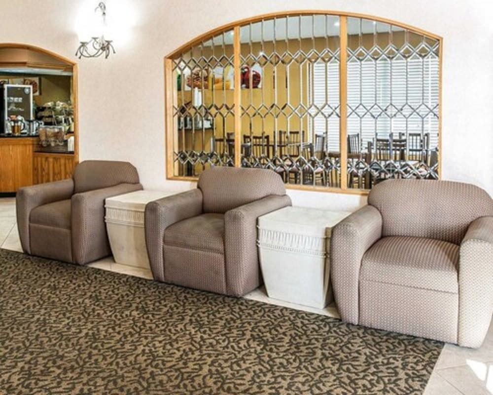 Quality Inn & Suites Shelbyville I-74 3