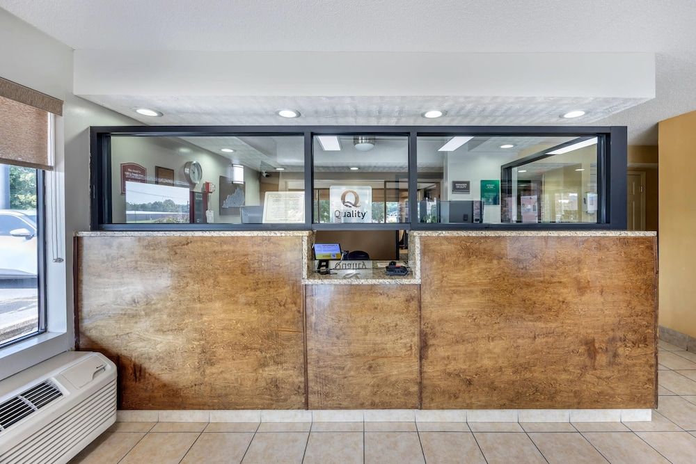 Quality Inn Glasgow Area 2