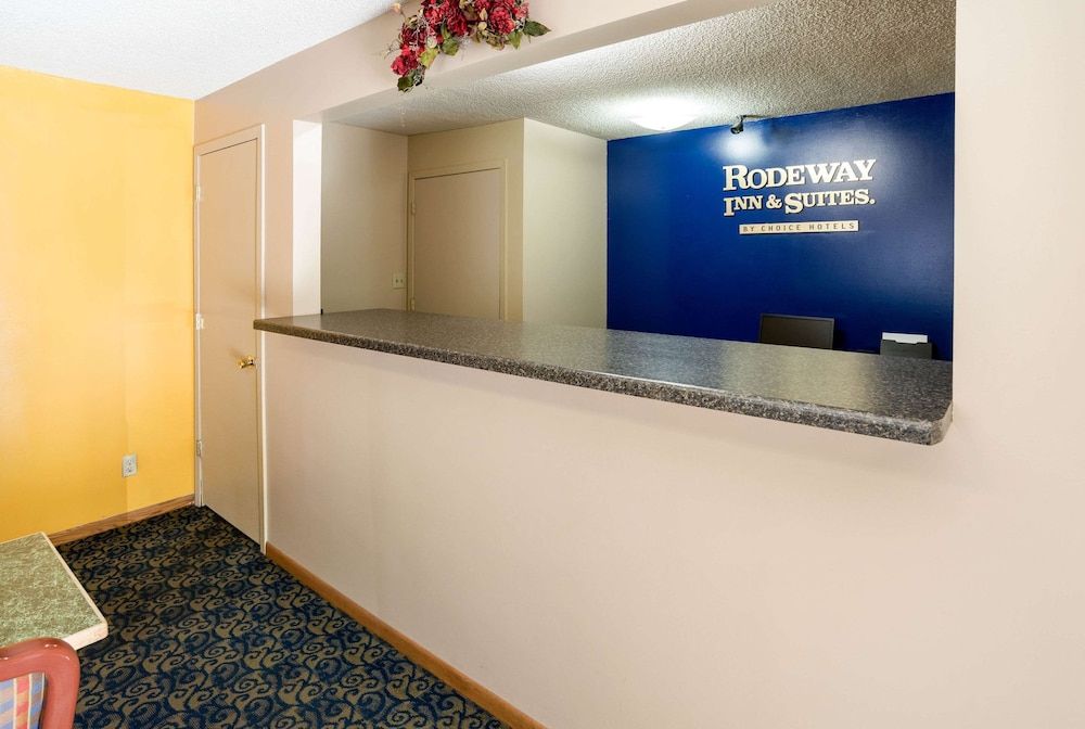 Rodeway Inn & Suites Austin I-90 3