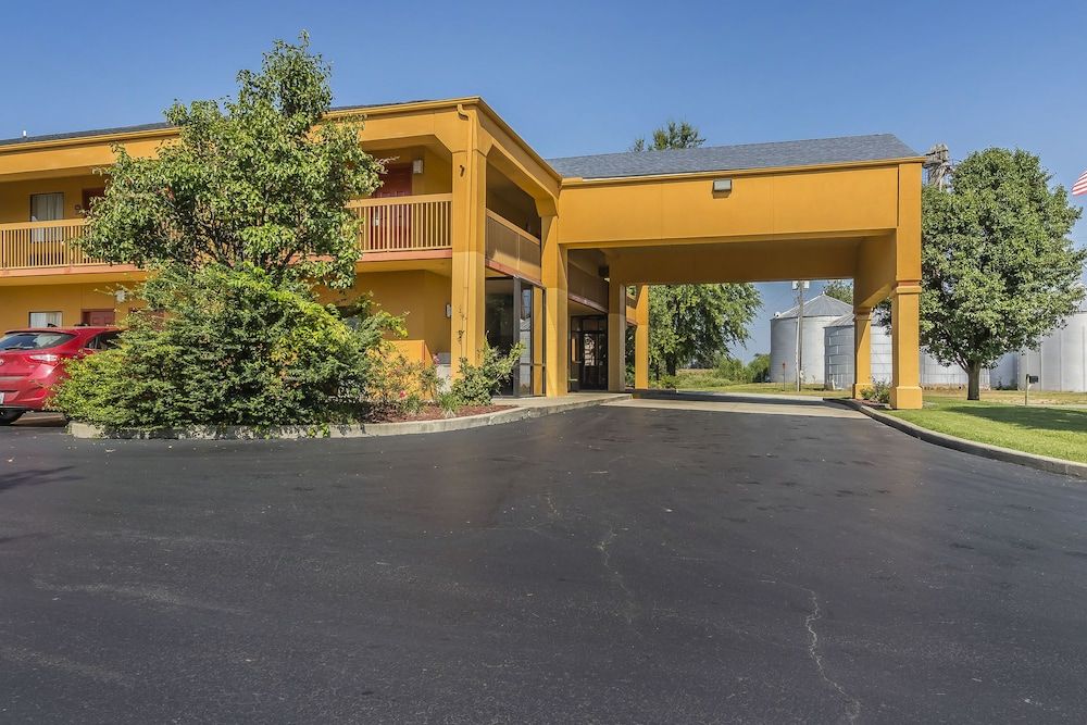 Quality Inn Charleston I-57 3