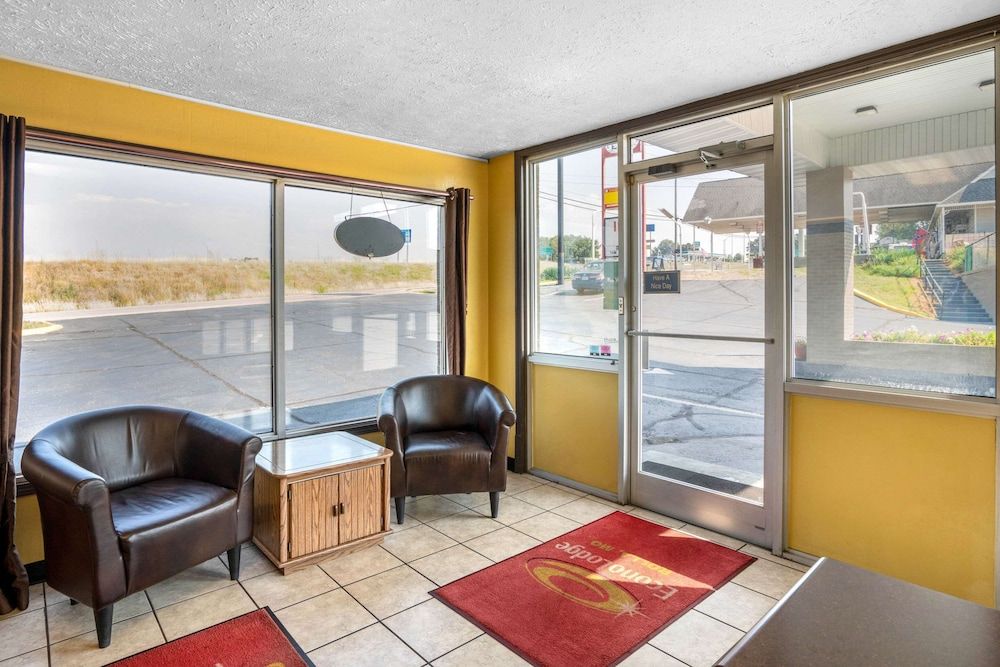 Econo Lodge near Missouri University of Science 2