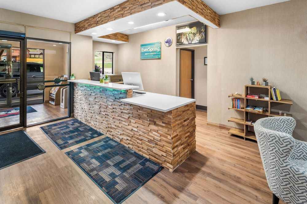 EverSpring Inn & Suites 2